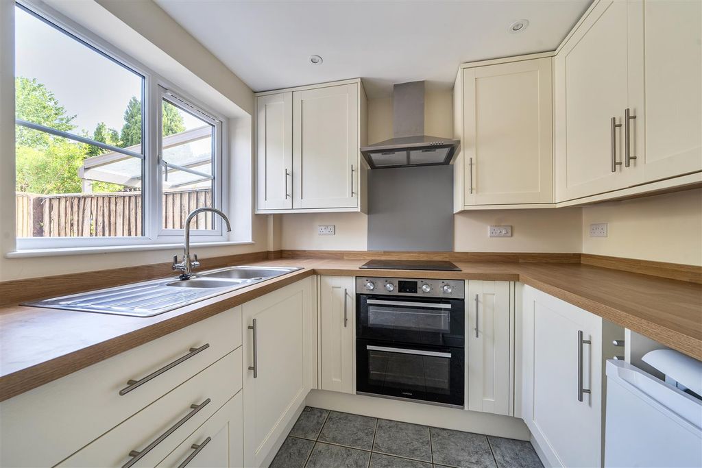 Property photo 3 of 21 1467907-35-6A180Dd2Ae731.Jpg