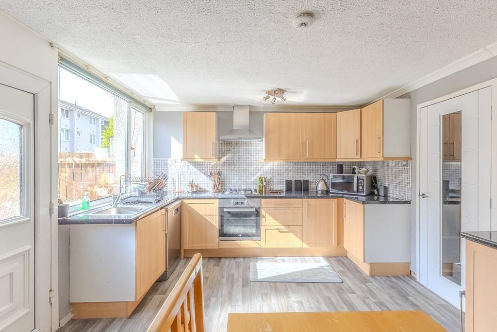 Property photo 3 of 20 Kitchen