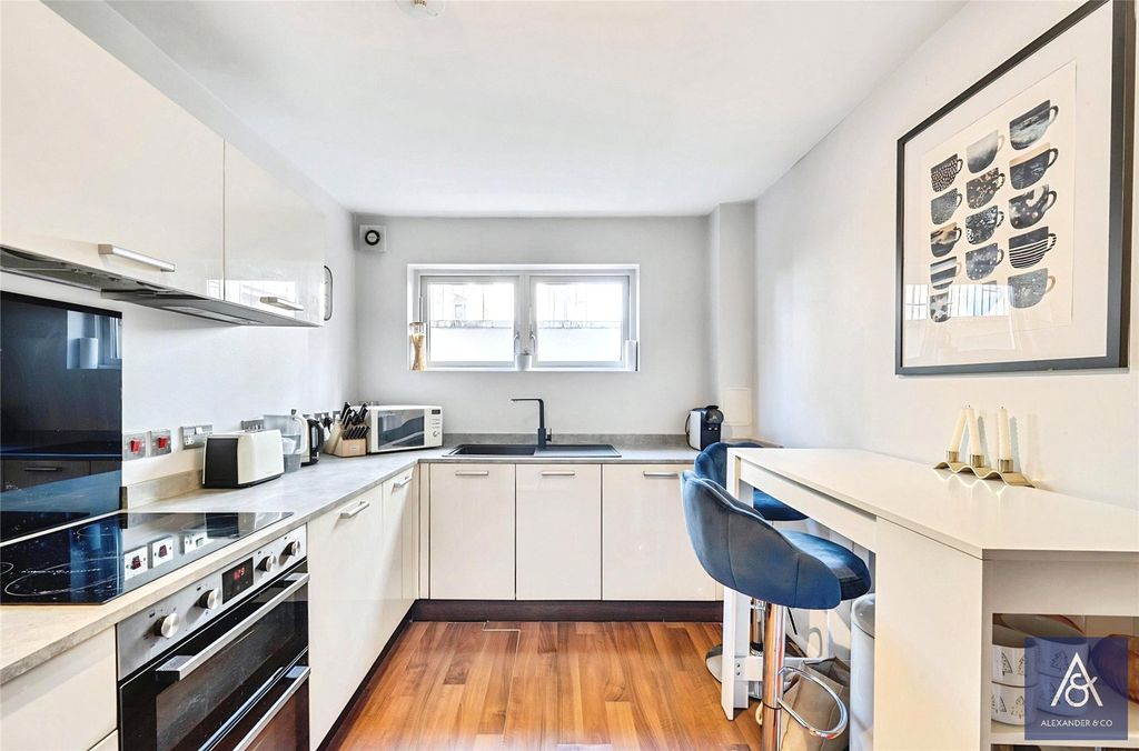 Property photo 3 of 18 Kitchen/Breakfast