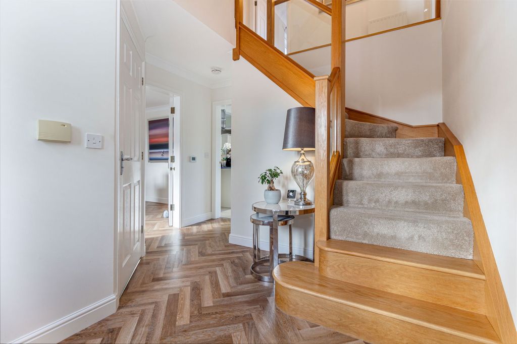 Property photo 2 of 26