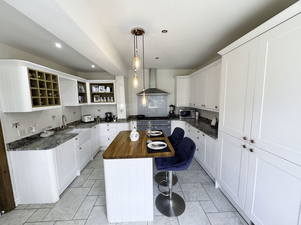 Property photo 2 of 38