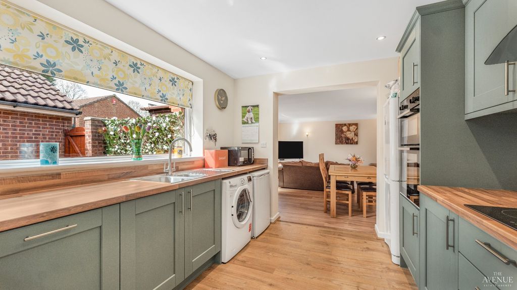 Property photo 3 of 33 4878936