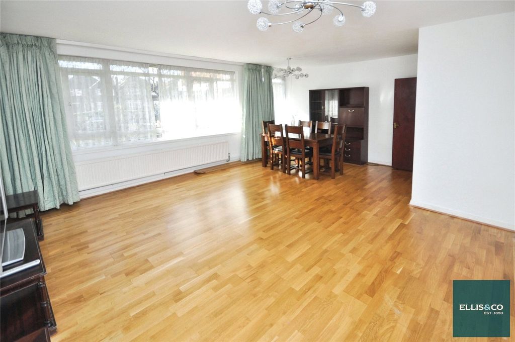 Property photo 2 of 15 Picture No. 21