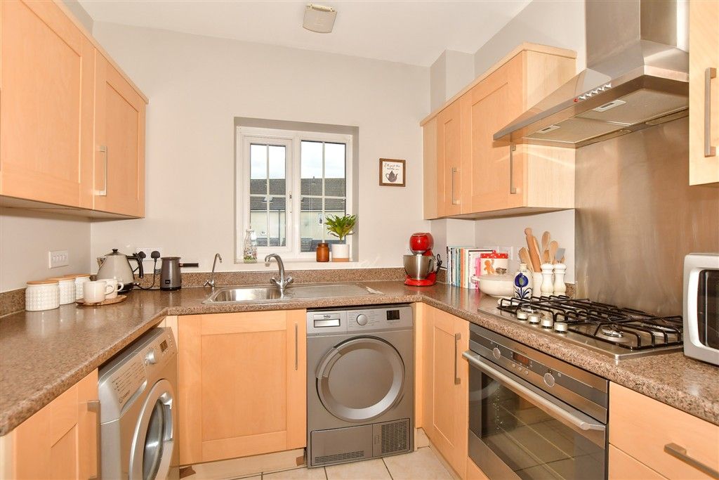 Property photo 3 of 9 Kitchen