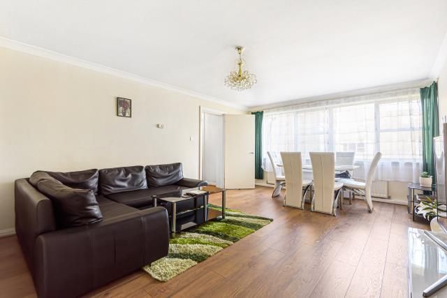 Property photo 1 of 12 Sitting Room