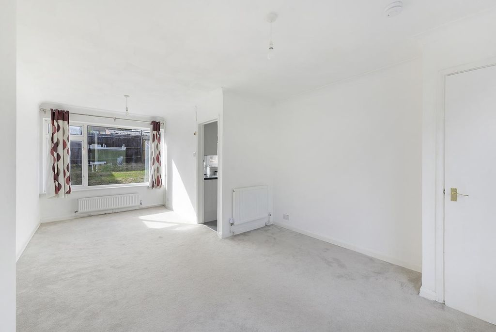 Property photo 3 of 14 111Newbury03.Jpg