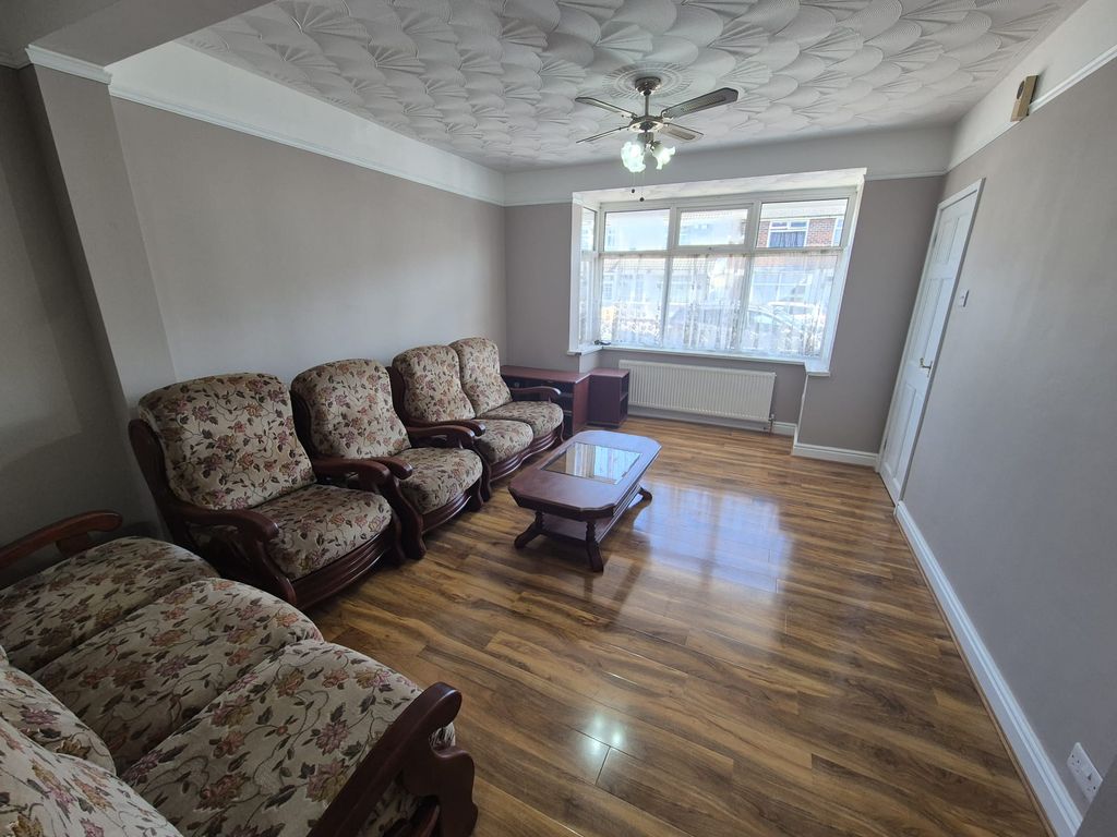 Property photo 2 of 12 Lounge