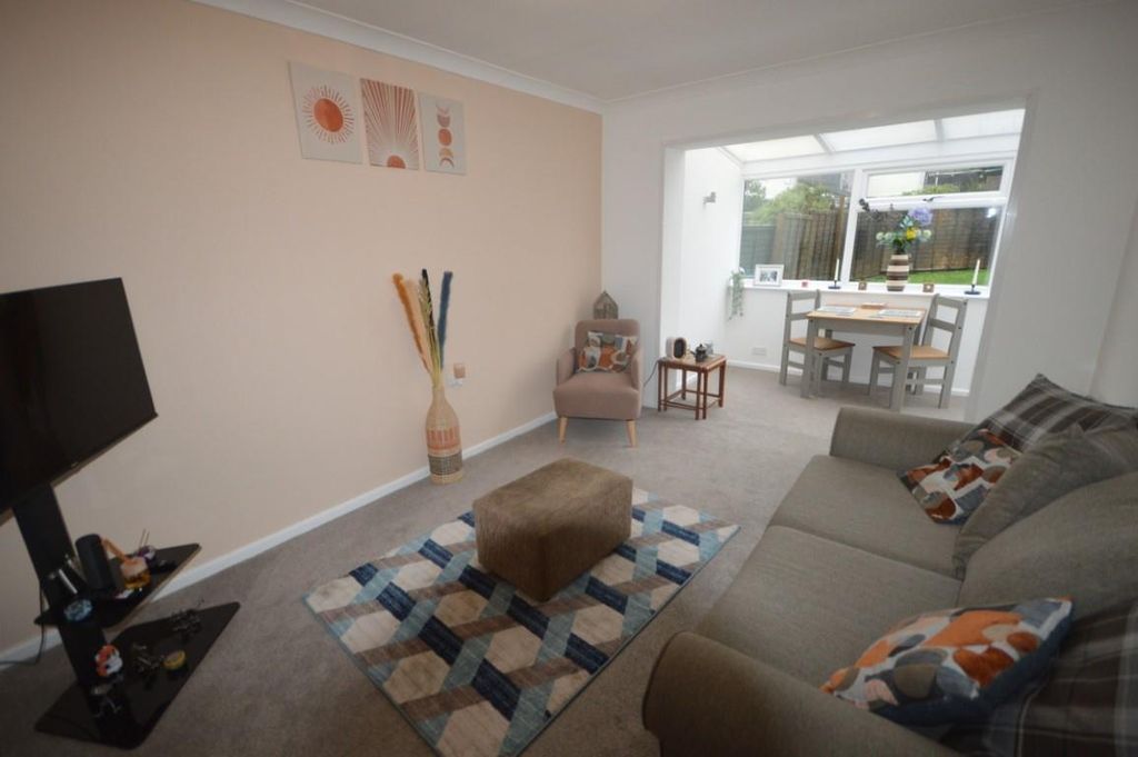 Property photo 2 of 11 Dsc_0044 (Medium).Jpg