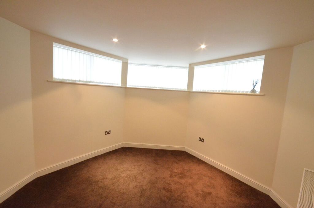 Property photo 3 of 16 Photo 12