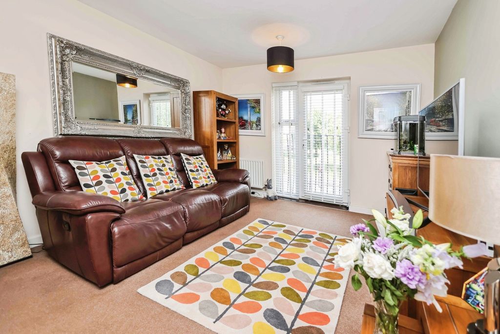 Property photo 2 of 16 Pbox-Img.Jpg