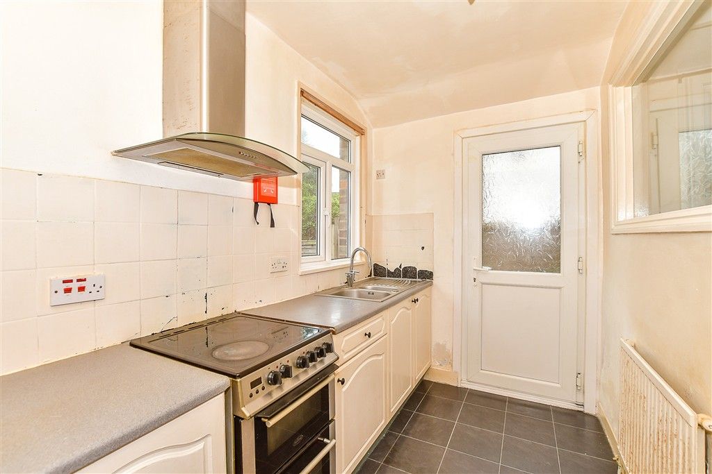 Property photo 3 of 18 Kitchen