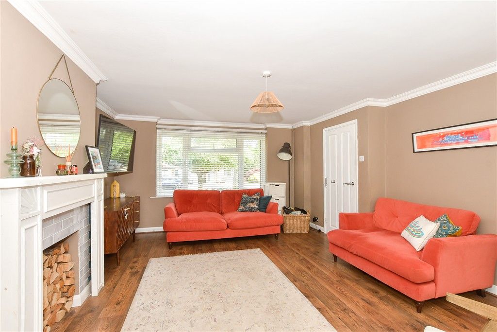 Property photo 2 of 15 Lounge