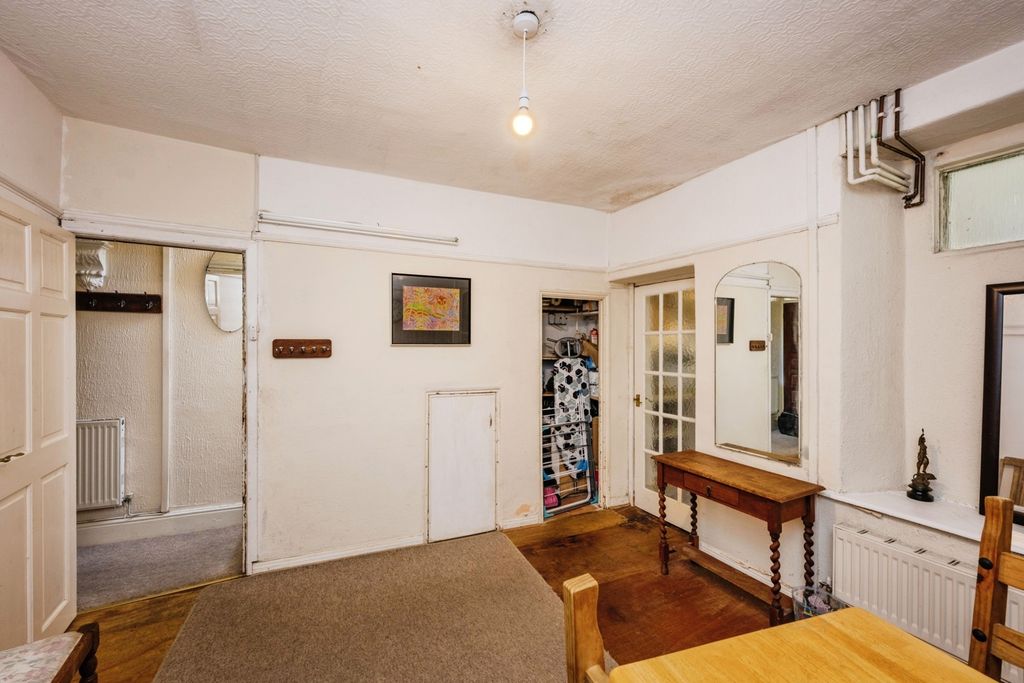 Property photo 3 of 17 Photo