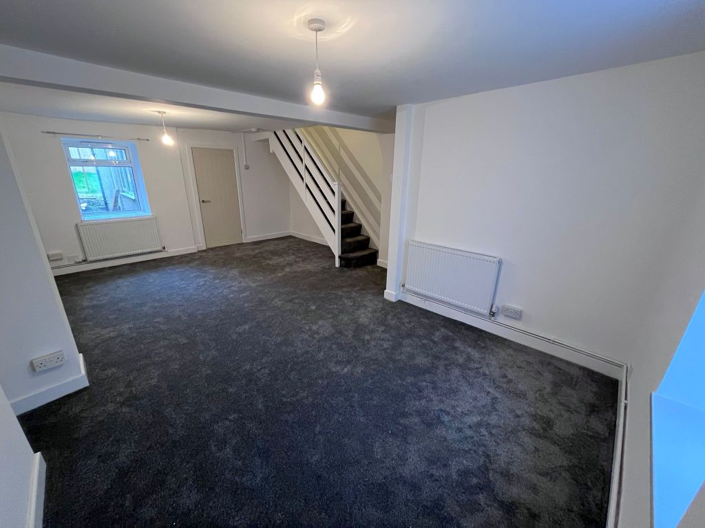 Property photo 3 of 14 Dining Room