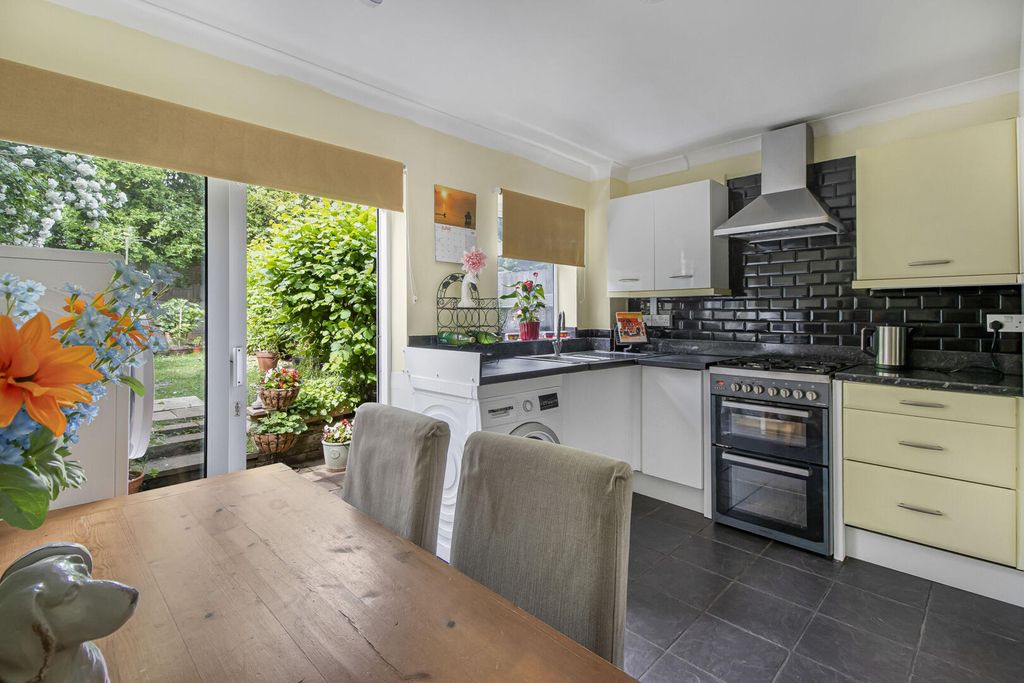 Property photo 3 of 17 Kitchen