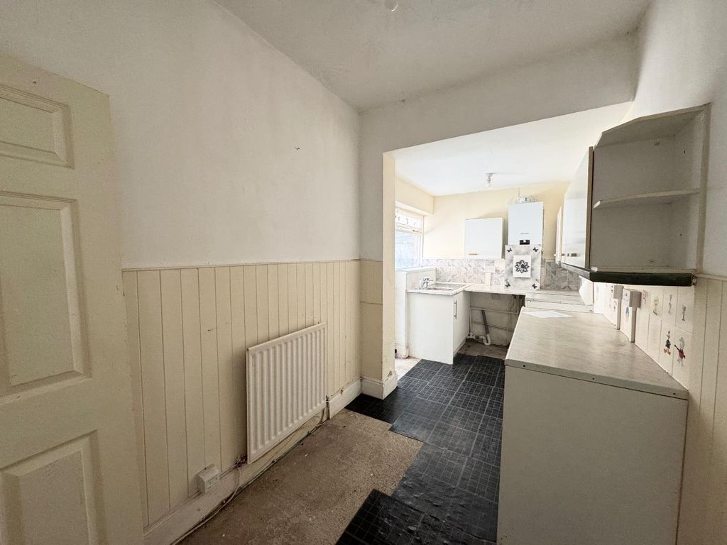 Property photo 3 of 7 Dining Kitchen