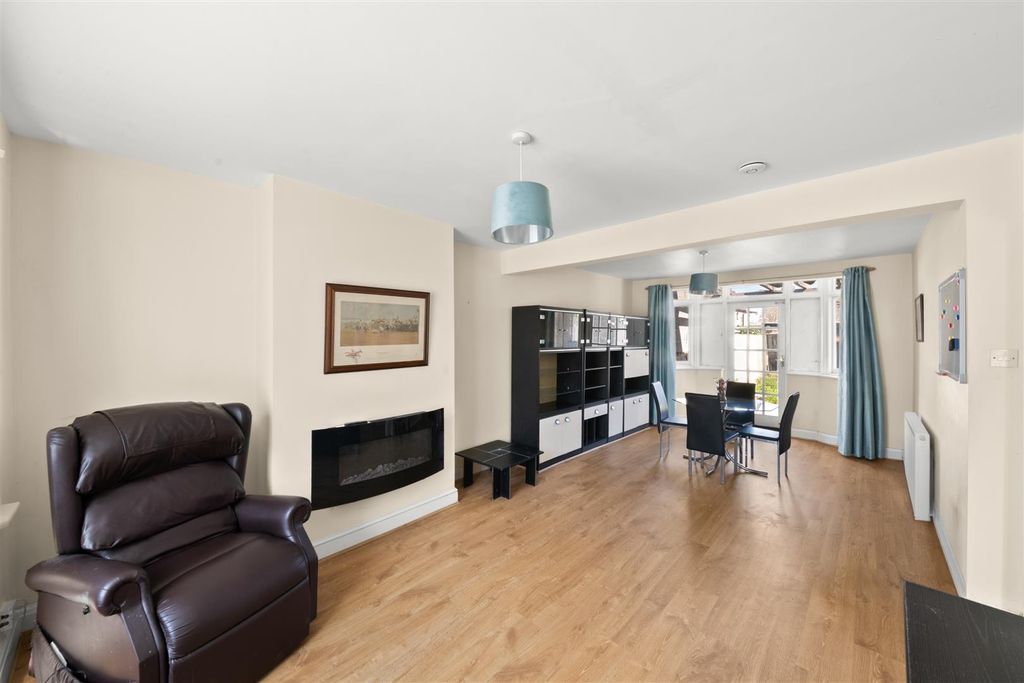 Property photo 2 of 13 2