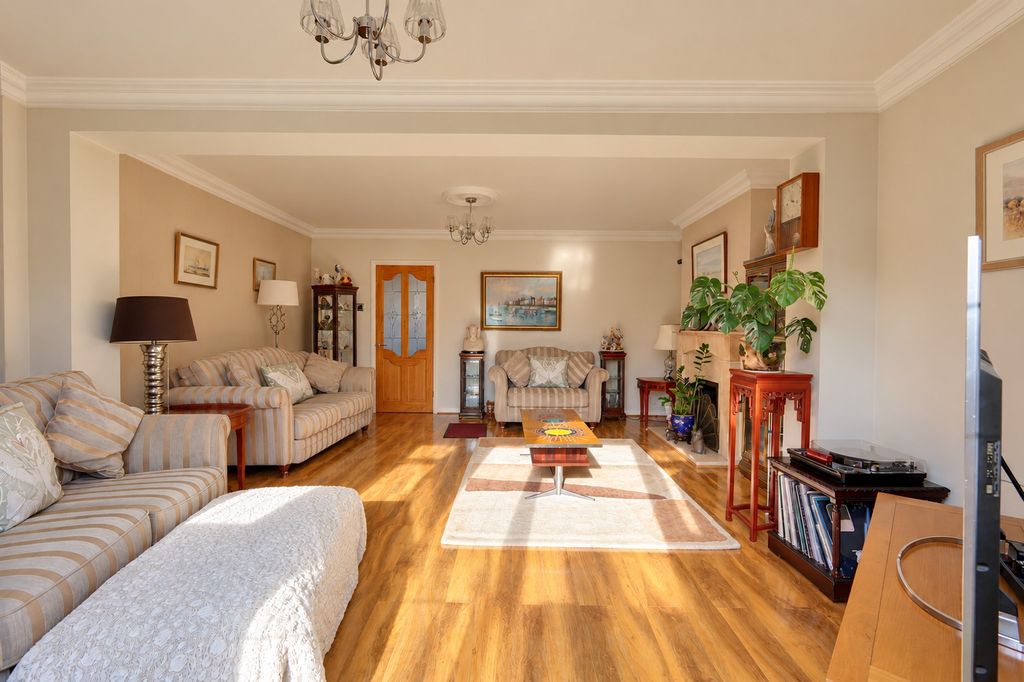 Property photo 3 of 15 5592092