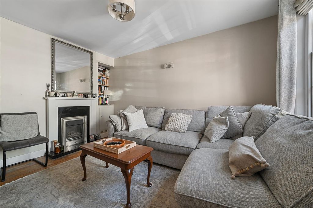 Property photo 3 of 16 Ht-Sheri-139Southgate-16.Jpg