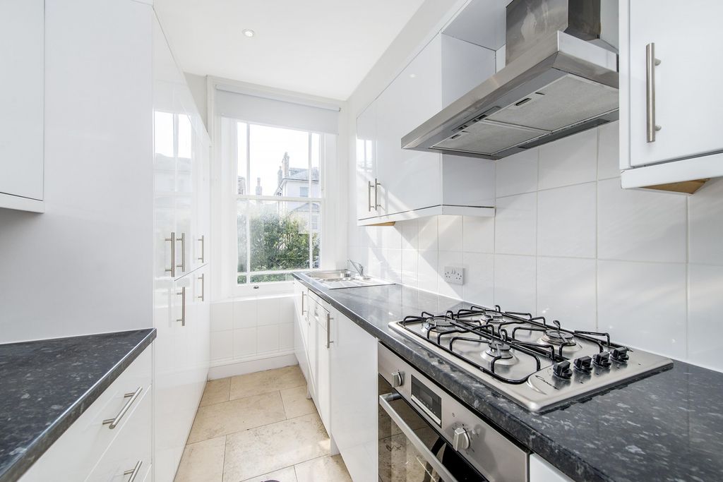 Property photo 2 of 10 Kitchen