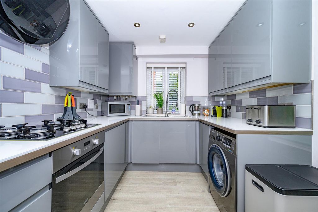 Property photo 2 of 17 Kitchen