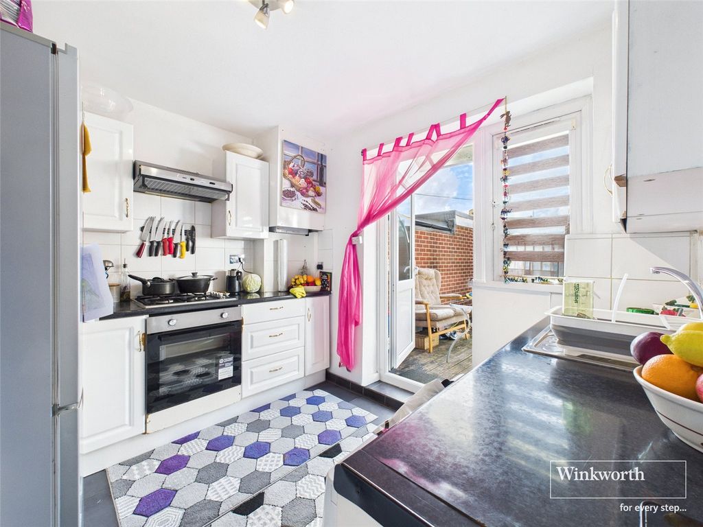 Property photo 2 of 7 Kitchen