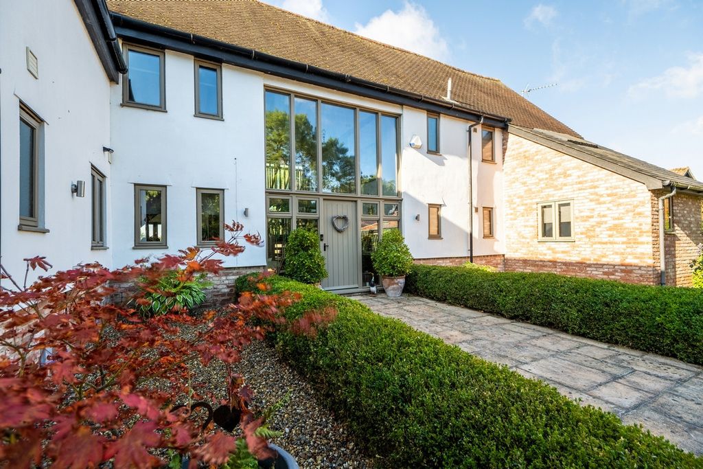 Property photo 2 of 39