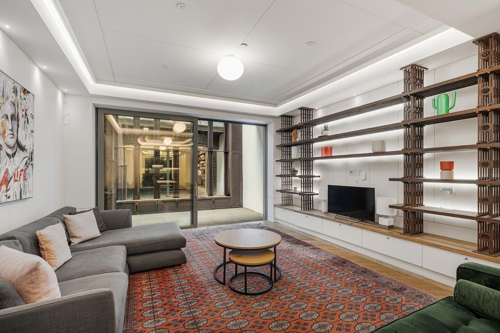 Property photo 1 of 31 Living Room