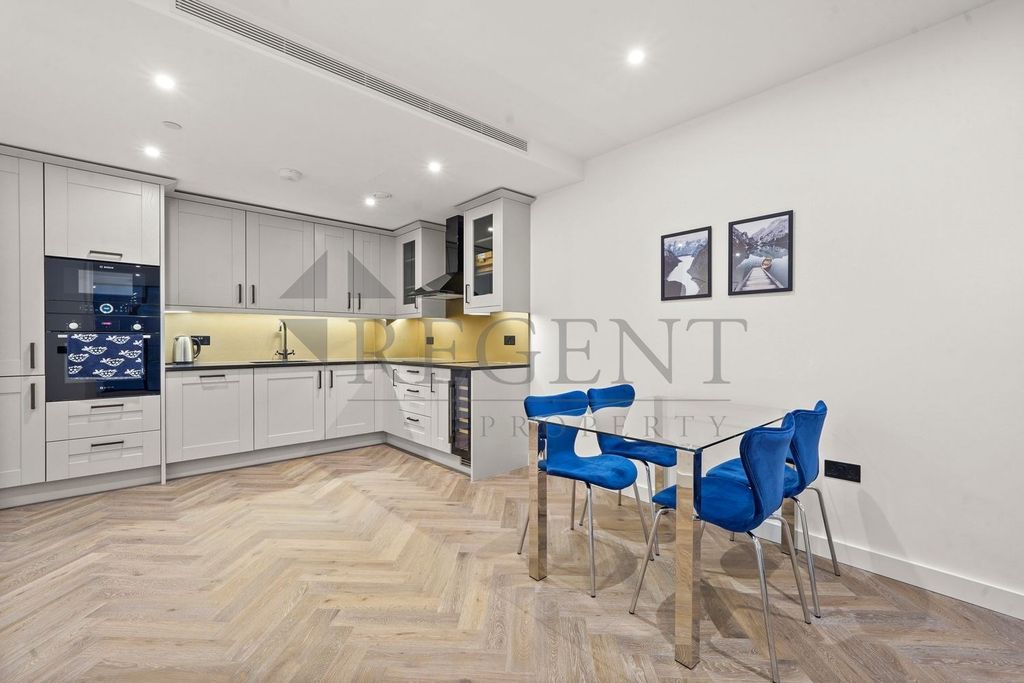 Property photo 2 of 19 Kitchen &amp; Dining