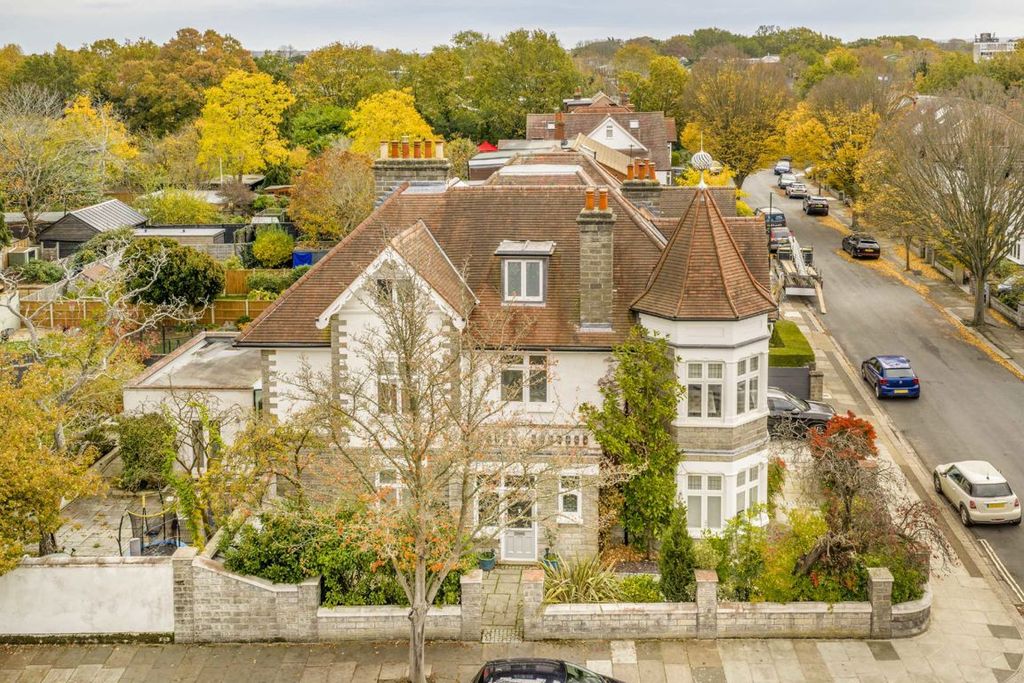 Property photo 2 of 14