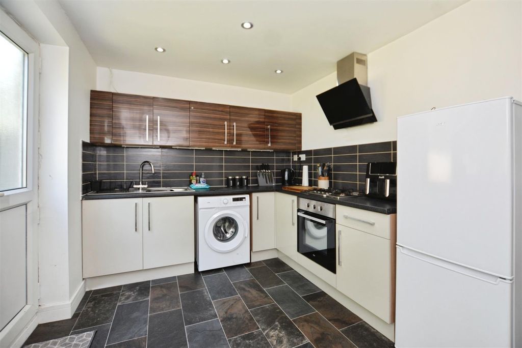 Property photo 2 of 15 Kitchen