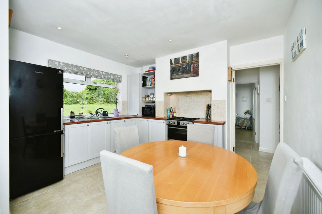 Property photo 2 of 21 Kitchen