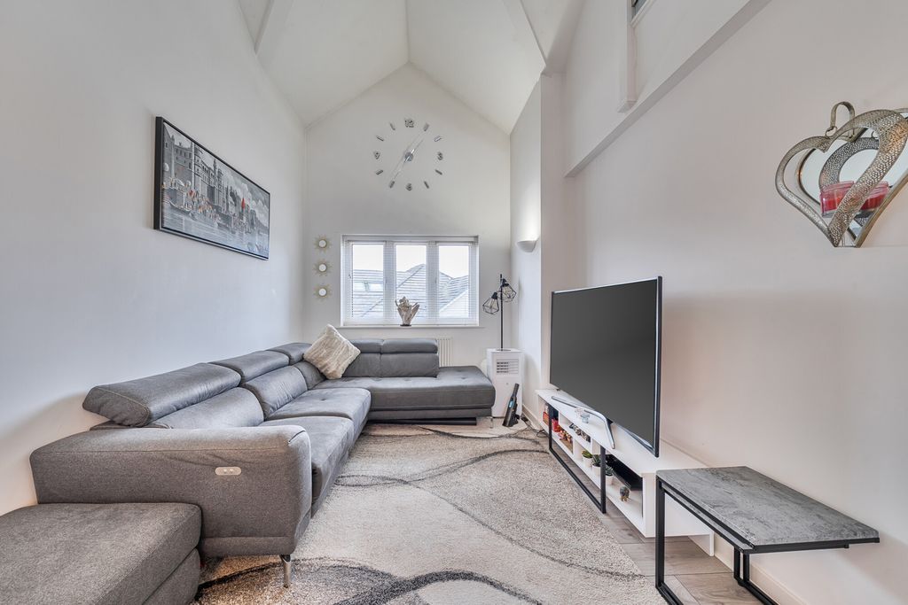 Property photo 2 of 16 1405783-16-697B6c...