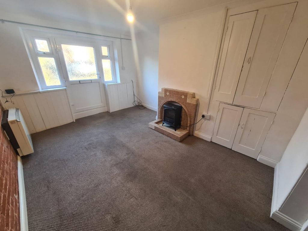 Property photo 3 of 10 Living Room