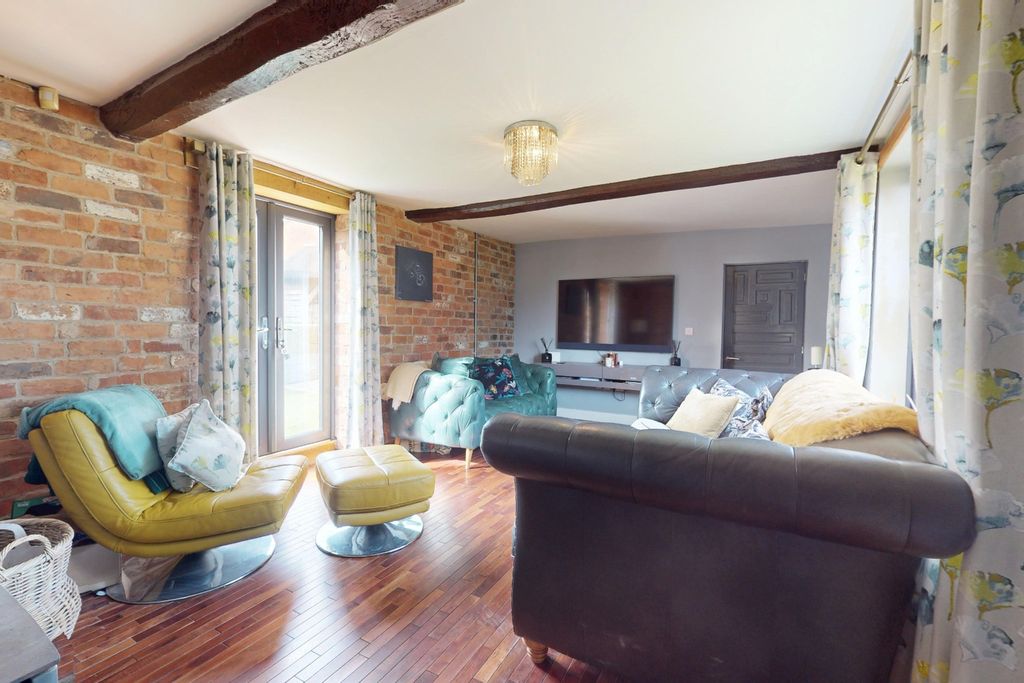 Property photo 3 of 32 4913613