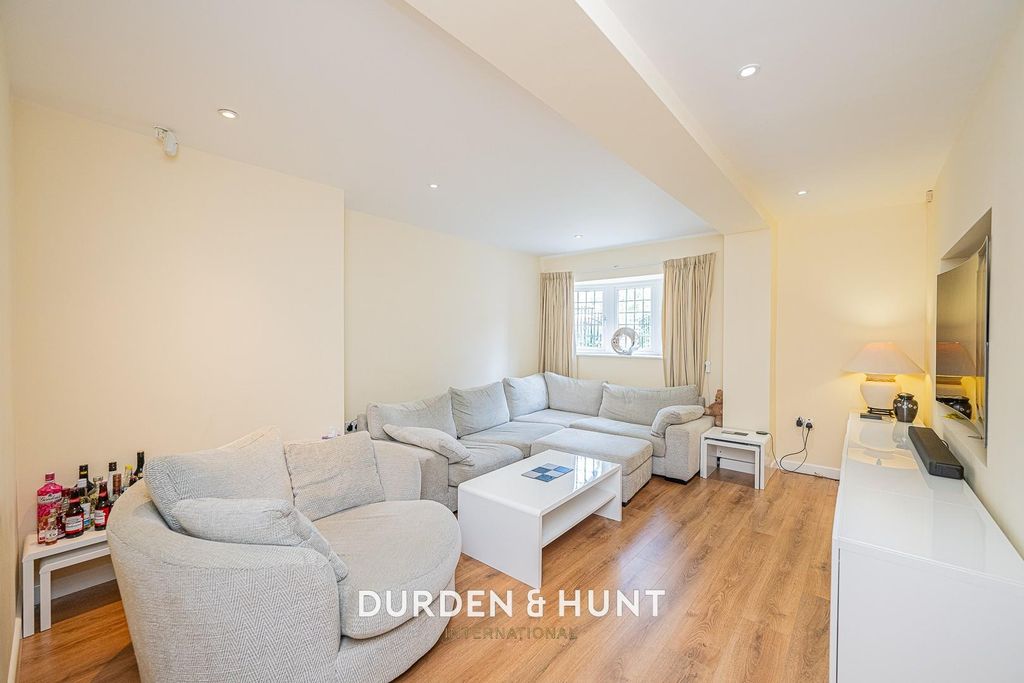Property photo 2 of 45 Nelmes-34.Jpg
