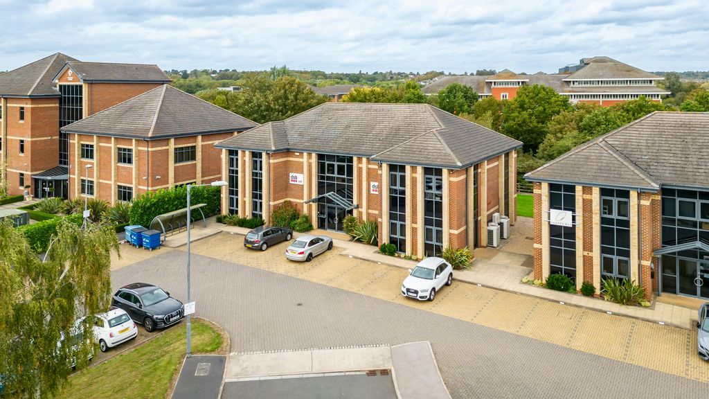 Property photo 2 of 10 3 Queensbridge28.Jpg