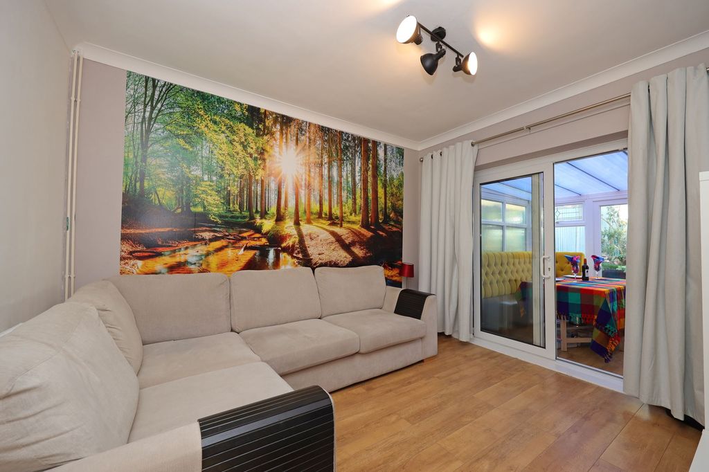 Property photo 3 of 28