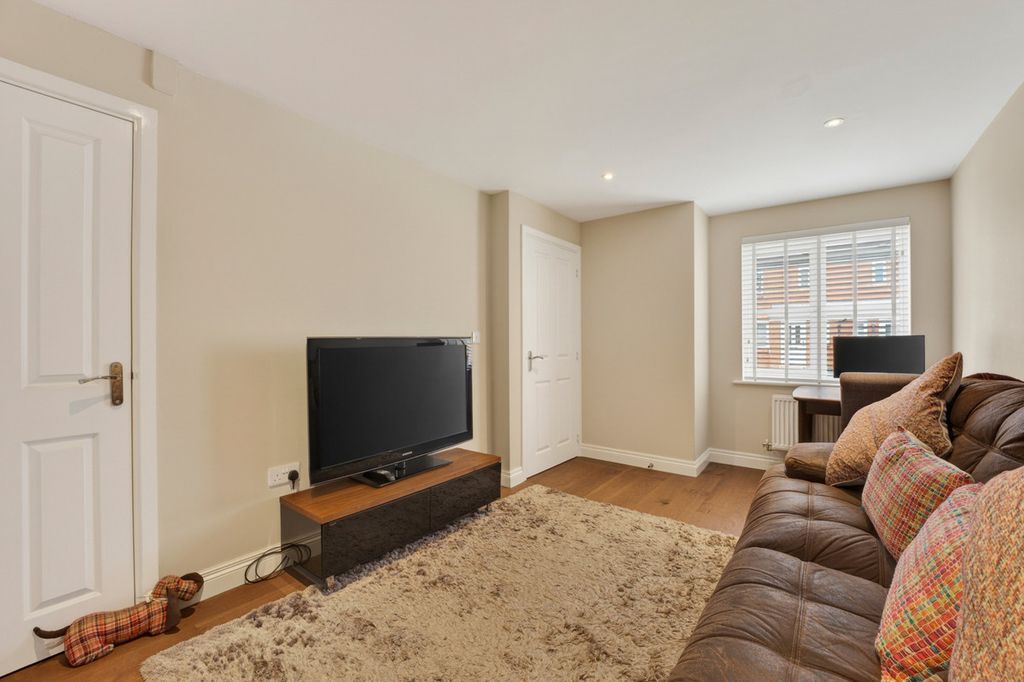 Property photo 2 of 23