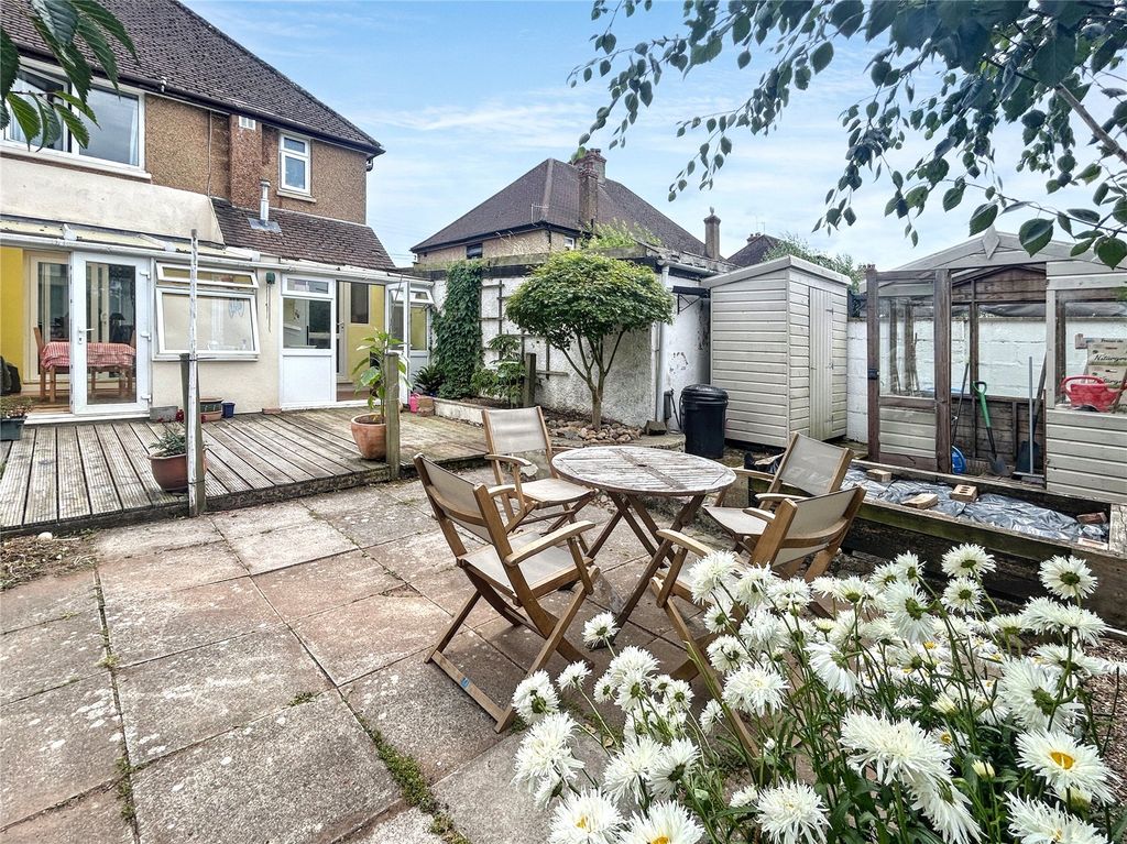 Property photo 2 of 16 Outside Space