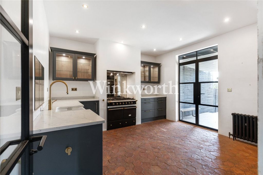 Property photo 1 of 31 Picture No. 06