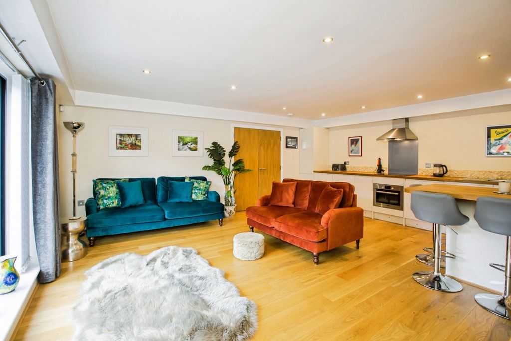 Property photo 2 of 20 Pbox-Img.Jpg