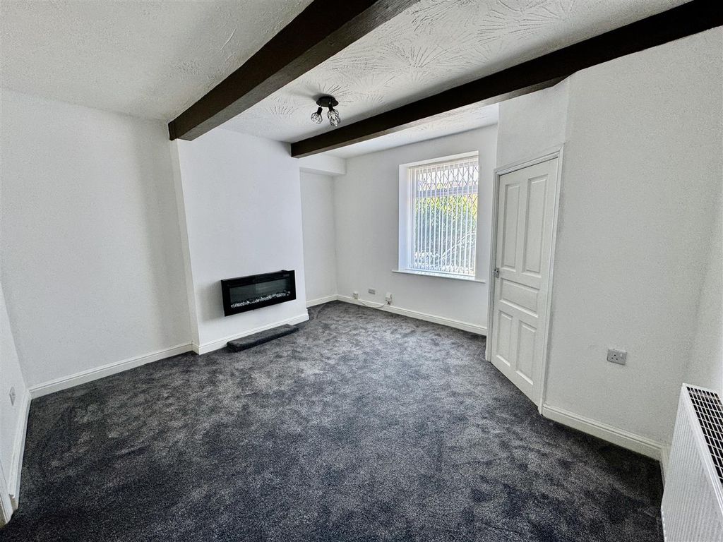 Property photo 2 of 7 Living Room