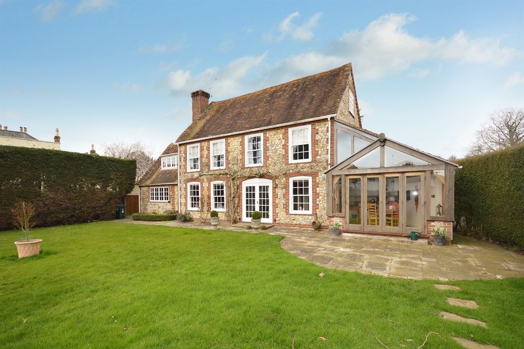 Property photo 1 of 16 (Main)