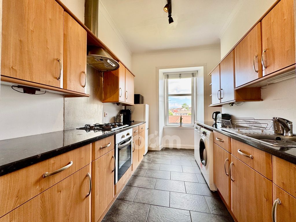 Property photo 3 of 18 Janefield Place, Beith Kitchen