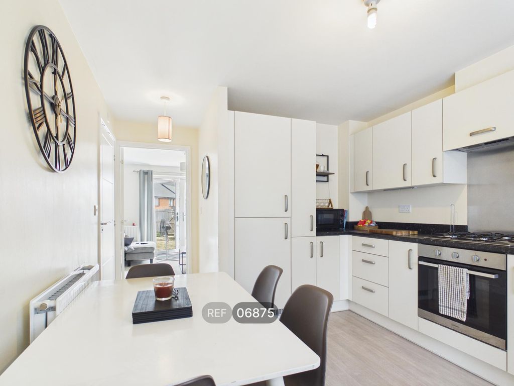 Property photo 3 of 10 Kitchen