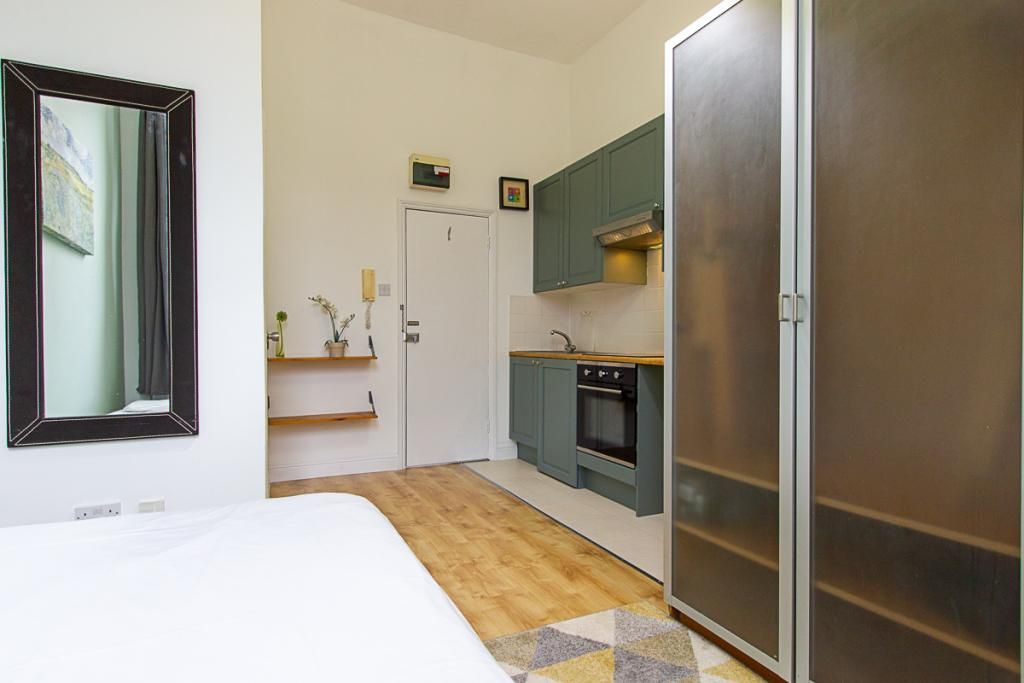 Property photo 1 of 6 Studio To Rent