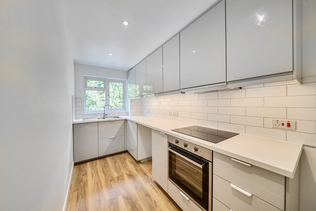 Property photo 2 of 18 1346924-1-68B5816...