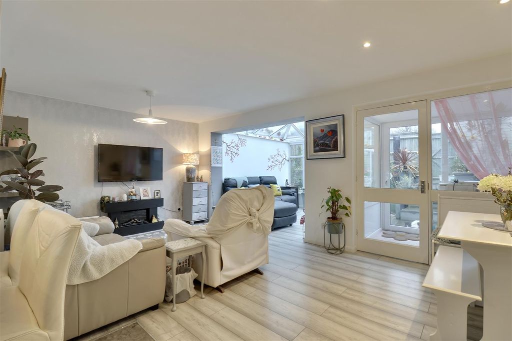 Property photo 3 of 16 5A7392D2-37E0-447D-8F3E-638B01541Bda_1_201_A.Jpeg