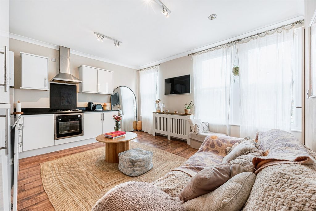 Property photo 1 of 6 (Main)